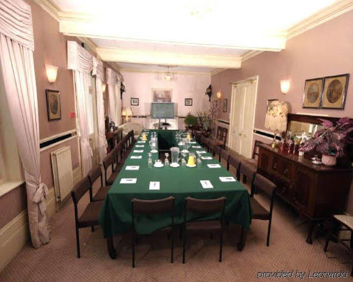 בראקנל Fines Bayliwick Hotel מראה חיצוני תמונה