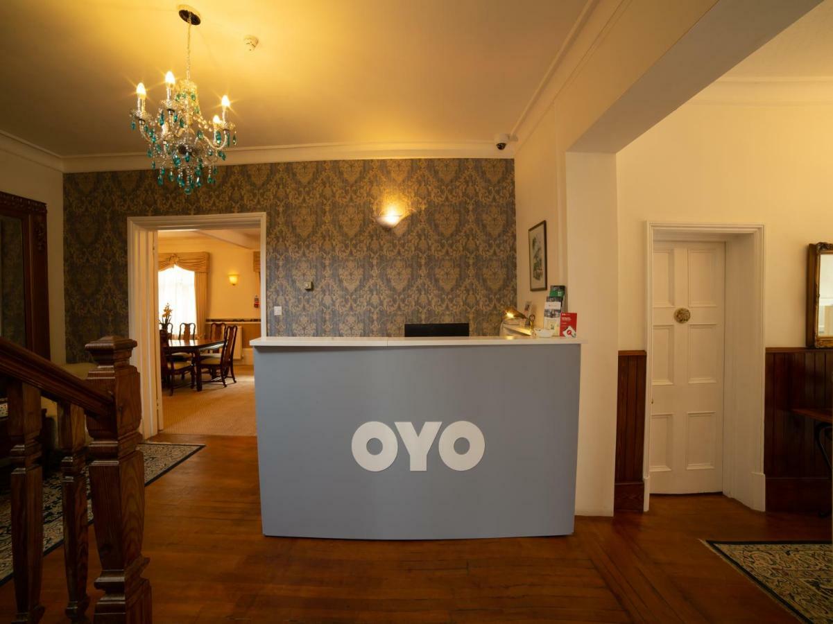בראקנל Fines Bayliwick Hotel מראה חיצוני תמונה