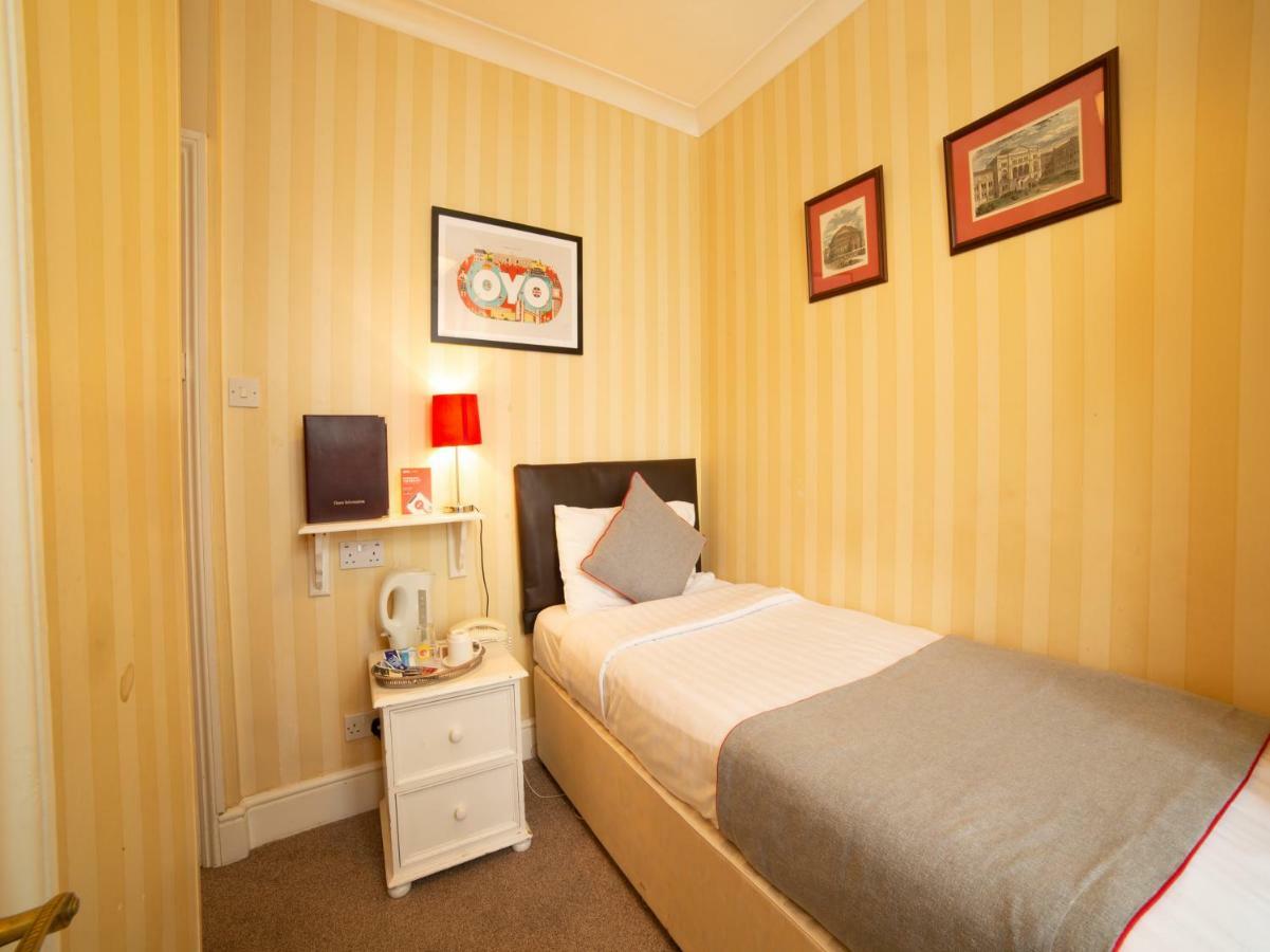 בראקנל Fines Bayliwick Hotel מראה חיצוני תמונה