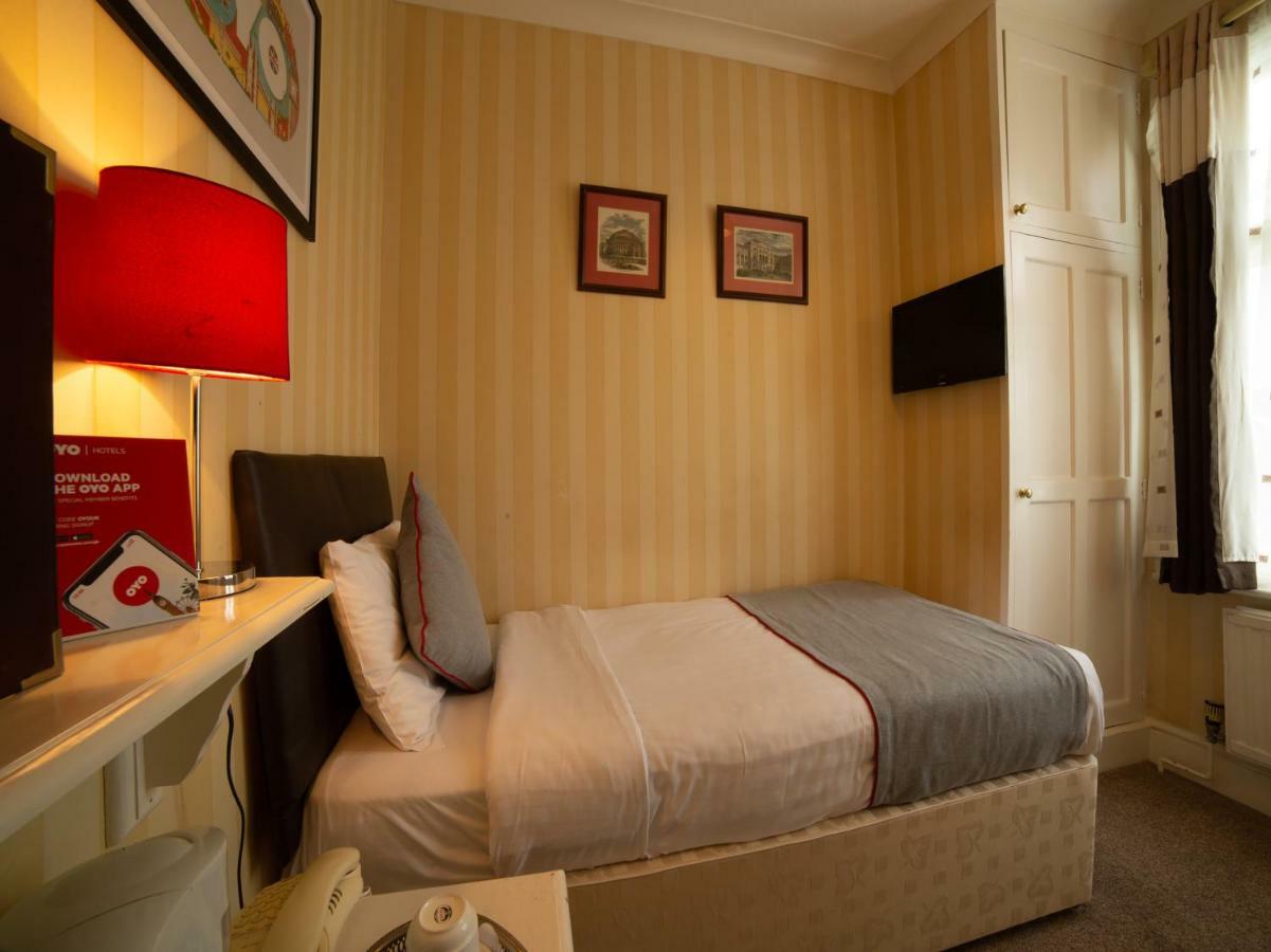 בראקנל Fines Bayliwick Hotel מראה חיצוני תמונה